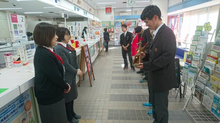 クリスマスアレンジメント配付活動 山梨県立笛吹高等学校